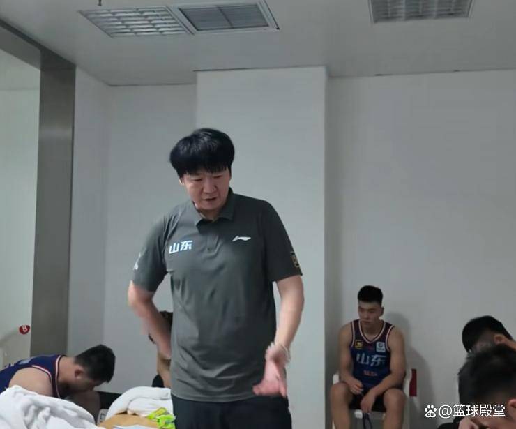 德甲清晨再迎强敌，山东男篮止住颓势，主帅态度：信心回归，更衣室氛围转暖的简单介绍