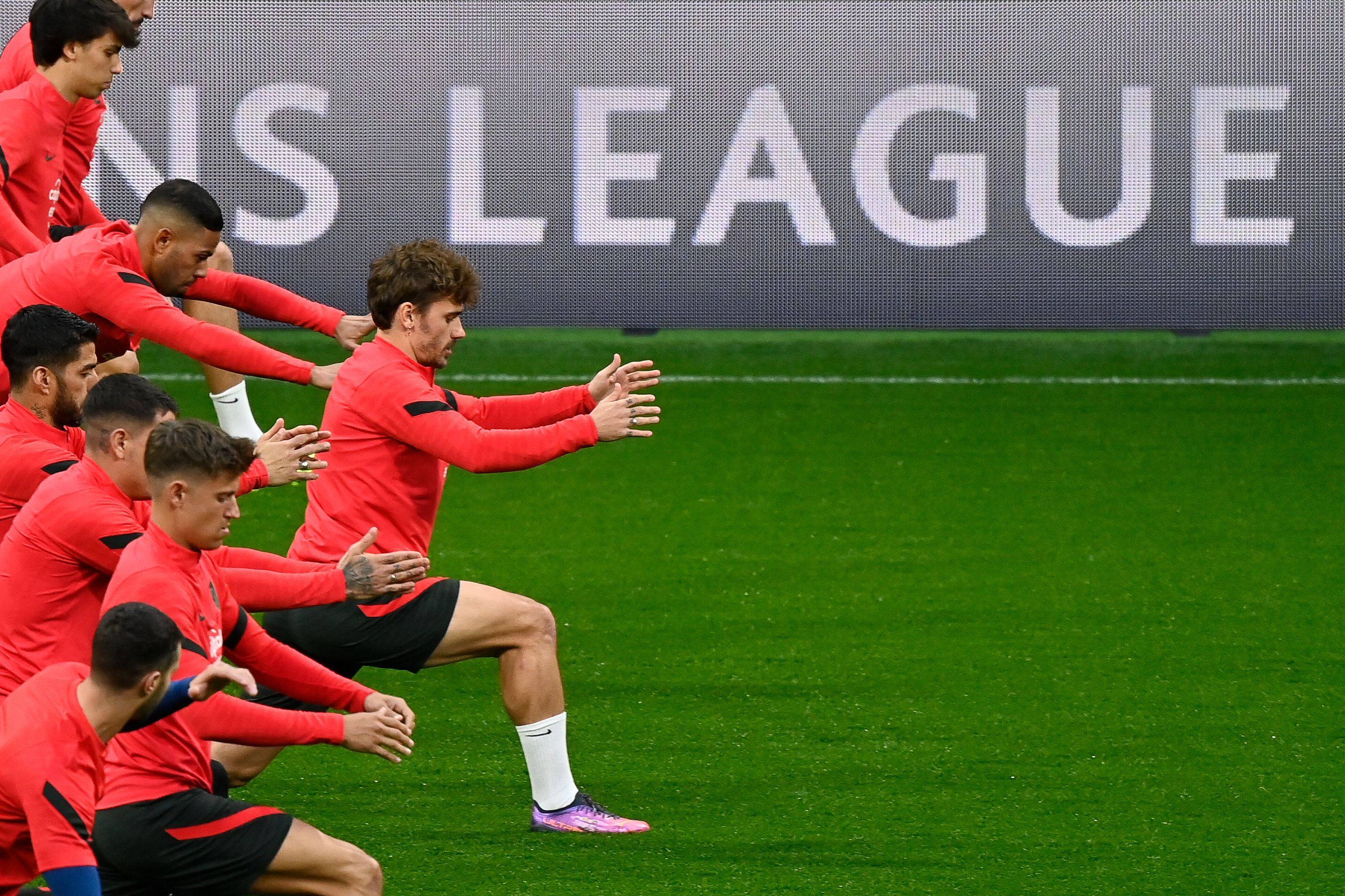 关于波特兰开拓者外线爆发备战欧冠集结日瓦伦西亚调整名单以备欧联，费城76人赛后回应争议看傻球迷的信息