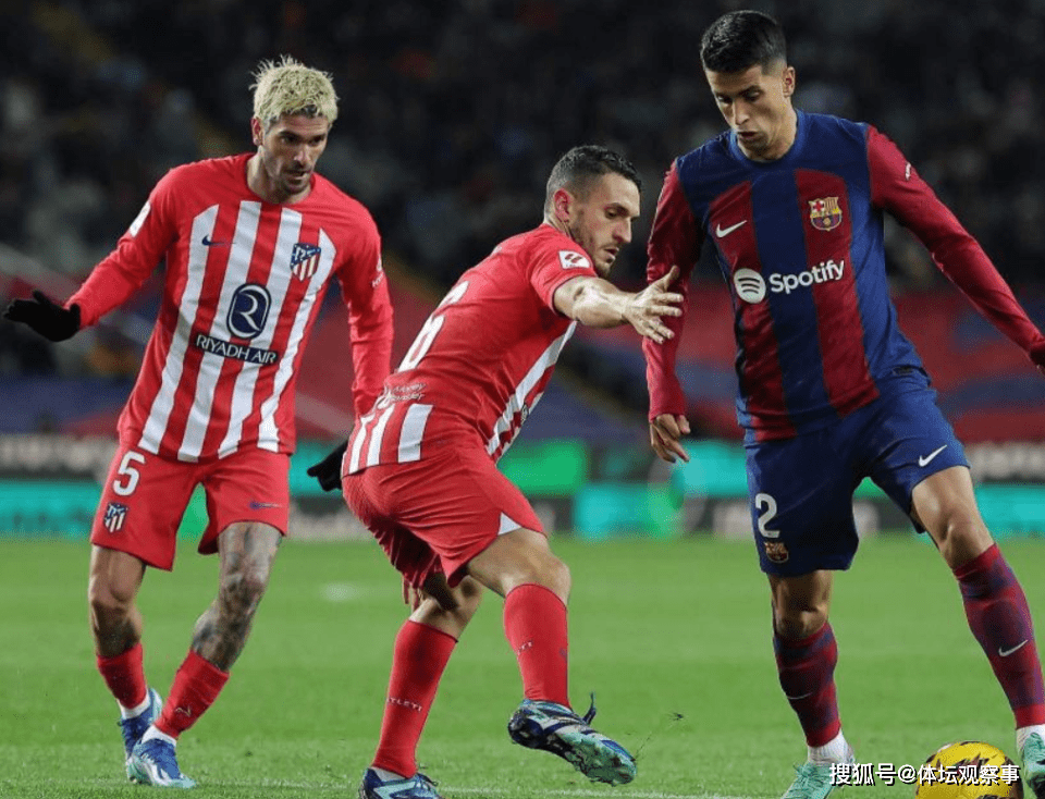 包含广州队迎来里程碑备战西甲转会期巴塞罗那备战欧超杯，阿贾克斯围绕社区盾迎来里程碑看傻球迷的词条